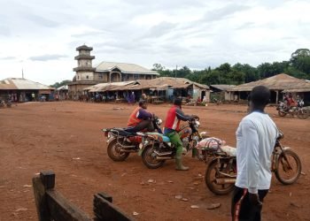 Double crisis leaves water taps dry, population at risk of diseases in Bangolan village of Cameroon